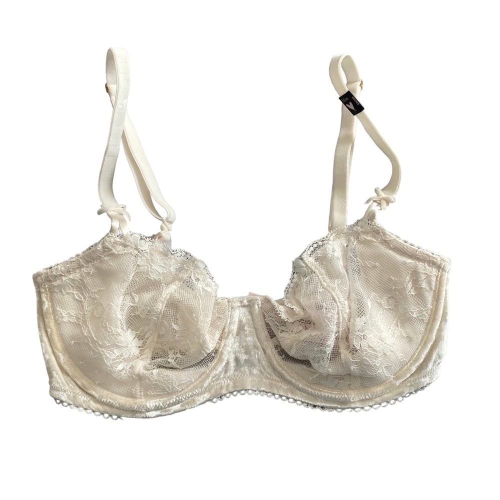 Victoria’s Secret White Velvet Dream Angels Push Up Without Padding Size 32DD